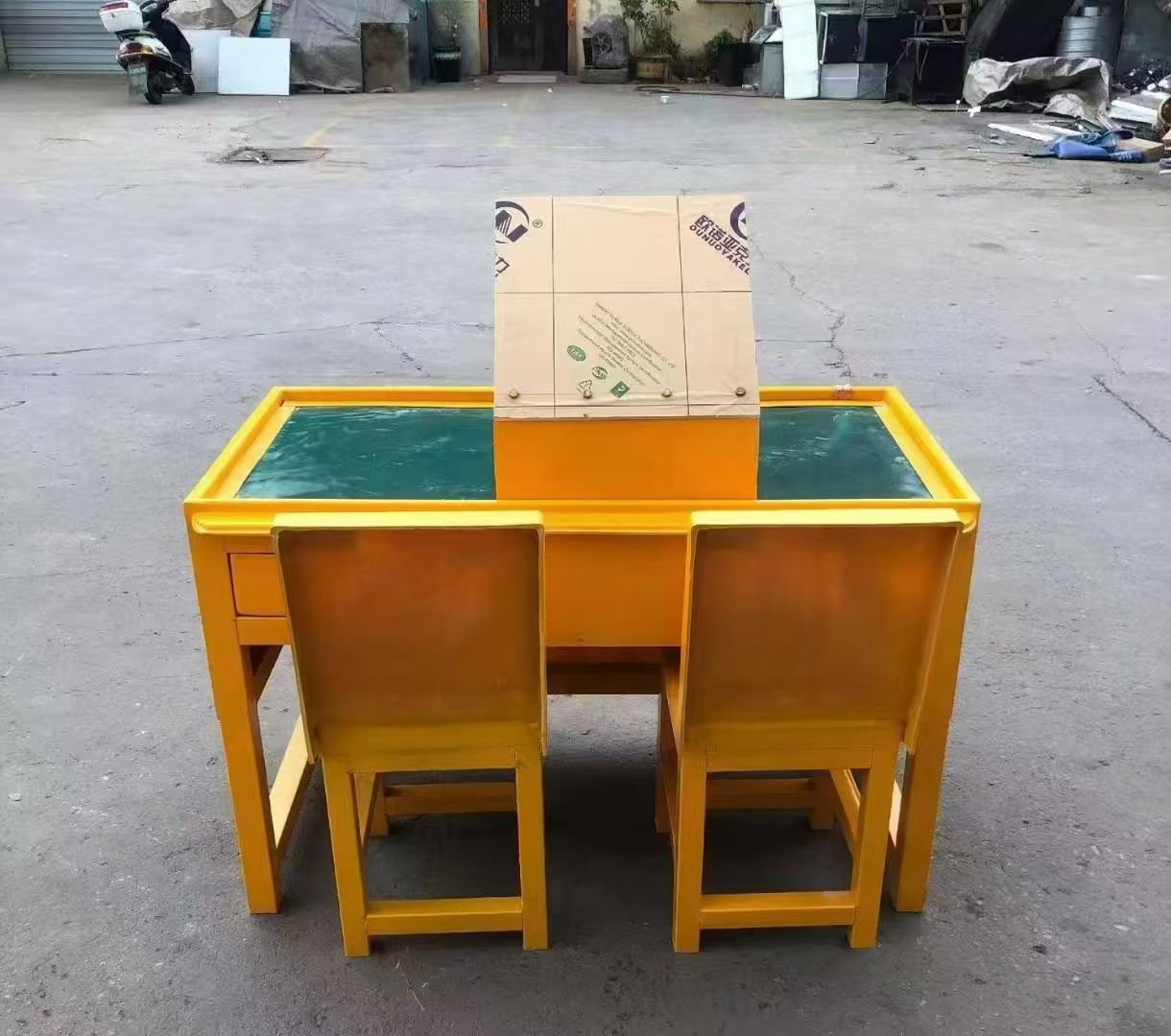 桓仁防静电导通桌井下煤矿火工品发放桌：危险品流转的安全守护者